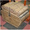 Image 1 : METAL AND WICKER STORAGE CHEST