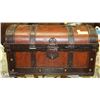 Image 1 : TREASURE CHEST STYLE TRUNK