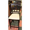 Image 1 : 2 BEIGE AND BROWN DINING ROOM CHAIRS