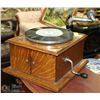 Image 1 : 23) OAK ANTIQUE GRAMMOPHONE