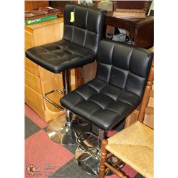 2 RETRO HYDRAULIC BAR STOOLS