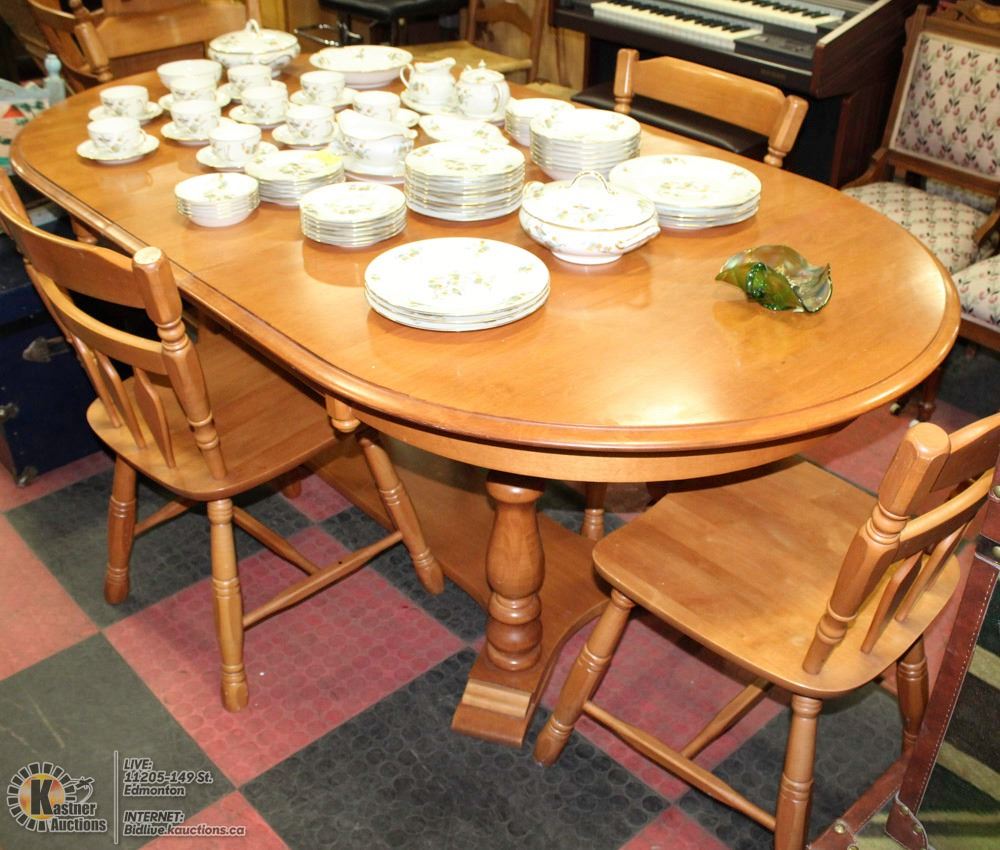 ROXTON SOLID MAPLE TABLE W/ 4 CHAIRS & 2 LEAVES