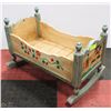 Image 1 : VINTAGE DOLL CRIB