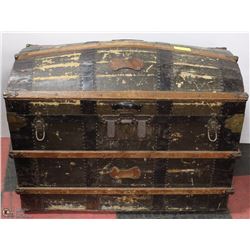 VINTAGE CHINESE TRUNK