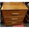 Image 1 : SMALL WOOD 3 DRAWER DRESSER