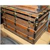 Image 1 : ANTIQUE GREAT BRITAIN STEAMER TRUNK