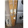 Image 2 : PAIR OF VINTAGE WOOD BOMARINE WATER SKIIS