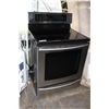Image 1 : SAMSUNG STAINLESS ELECTRIC RANGE INDUCTION OVEN RETAIL $2200