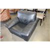 Image 1 : BLACK LEATHER ARMCHAIR