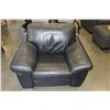 Image 2 : BLACK LEATHER ARMCHAIR