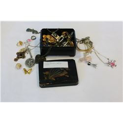 LACQUER BOX WITH JEWELLRY CONTENTS