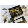 Image 2 : LACQUER BOX WITH JEWELLRY CONTENTS