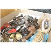 Image 2 : TRAY OF VINTAGE HARDWARE