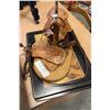 Image 2 : TOOLED LEATHER SADDLE LAMP + BOX OF LINENS