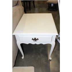 WHITE ENDTABLE