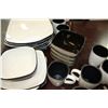 Image 2 : CORELLE HEARTHSTONE DESIGNER DISHES