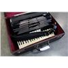 Image 2 : CASED ACCORDIANDIAN