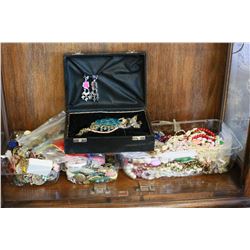 LARGE LOT OF JEWELLRY AND CASE