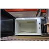 Image 2 : STAINLESS KENMOIRE MICROWAVE
