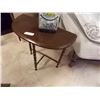Image 1 : HALF MOON TABLE
