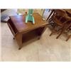 Image 1 : VINTAGE END TABLE
