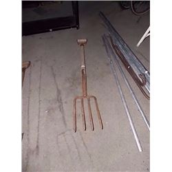 GARDEN FORK - D-HANDLE