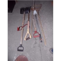 LOT OF GARDEN TOOLS - 7 TTL