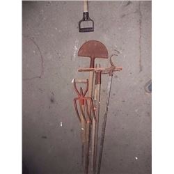 LOT OF GARDEN TOOLS - 5 TTL