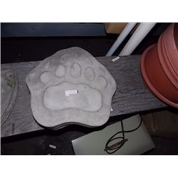 CONCRETE - STEPPING STONE - CLAW - MED