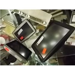 GPS'S - 2 TOM TOM & 1 MAGELLA N - PLUS 2 STANDS =5 PC TTL