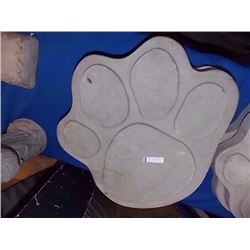 CONCRETE STEPPING STONE - PAW - LARGE