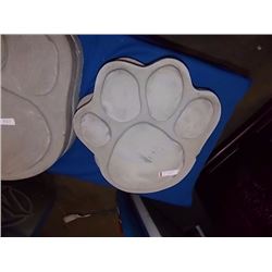 CONCRETE STEPPING STONE - PAW - MED