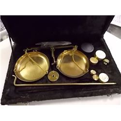 GOLD BALANCE SCALE IN CASE