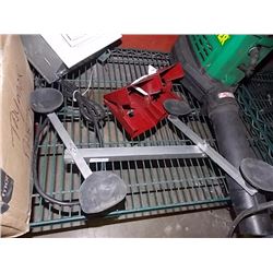 SAW HORSE BRACKETS(2) & 4 SUCTION CUP