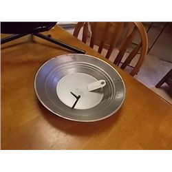 NEW GOLD PAN - ESTWING - METAL -