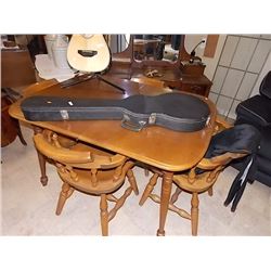 COLONIAL STYLE MAPLE TABLE WITH 4 CHAIRS