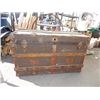 Image 2 : VINTAGE STEAMER TRUNK