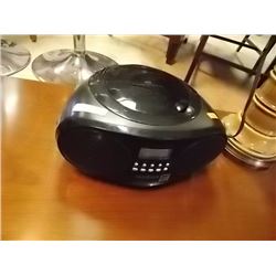 INSIGNIA BOOM BOX WITH AM/FM - PS