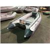 Image 2 : GREY 9 .5 FOOT BAKERVIEW SD-290KAM 5 PERSON 15 HP MAX MOTOR INFLATABLE ROLL-UP BOAT