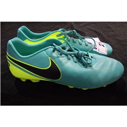 PAIR OF NIKE CLEATS 12