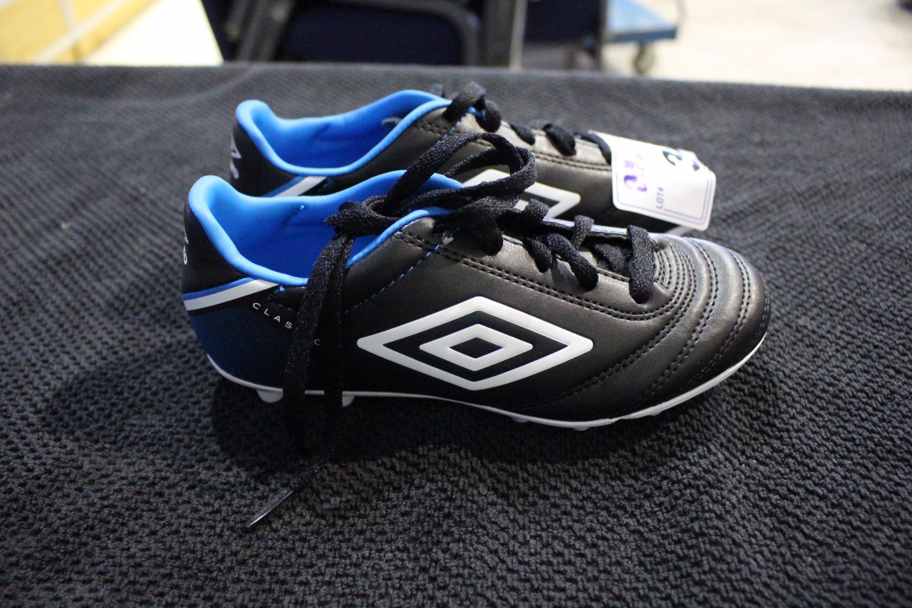 PAIR OF UMBRO SIZE 1 SOCCER CLEATS - Able Auctions