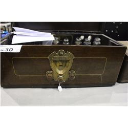 VICTOR, ELECTRIC, LARGE RECTANGLE, WOOD FLIPTOP 1 SWITCH, 1 DIAL WITH ESCUTCHEON, 3 KNOBS