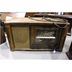 RCA VICTOR WOOD, TABLETOP WITH 4  KNOBS, (MARKED TONE, RADIO VICTROLA, TELEVISION), 6 PUSH BUTTONS