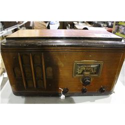 GENERAL ELECTRIC MODEL #E53X, SERIAL #873, ELECTRIC, HAS TUBES, 2-TONE WOOD TABLE MODEL 4