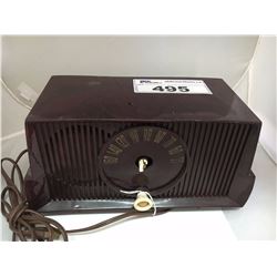 GENERAL ELECTRIC MODEL 424, ELECTRIC, 5 OR MORE TUBES LISTED ON THE BACK PANEL, LOW RECTANGLE,