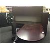 Image 2 : MAHOGANY KRUG 6' P-TOP L-SHAPE EXECUTIVE DESK WITH HUTCH