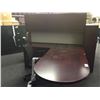 Image 2 : MAHOGANY KRUG 7.5' P-TOP L-SHAPE EXECUTIVE DESK WITH HUTCH