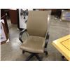 Image 3 : KEILHAUER SAND LEATHER ADJUSTABLE HIGH BACK ERGONOMIC MULTILEVER EXECUTIVE CHAIR