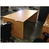 Image 3 : MAPLE 6' X 3' EXECUTIVE DESK