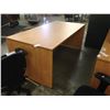 Image 3 : MAPLE 6' X 3' EXECUTIVE DESK